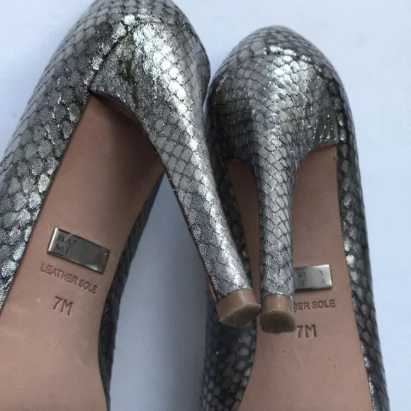 Badgley Mischka Metallic Python Peep Toe Heels - Picture 8 of 8